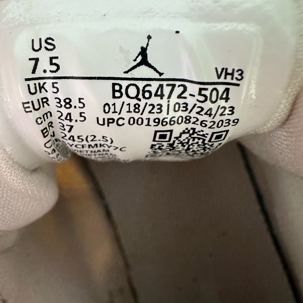 Air Jordan 1 Mid Purple Venom Women size 7.5 - Picture 10 of 11